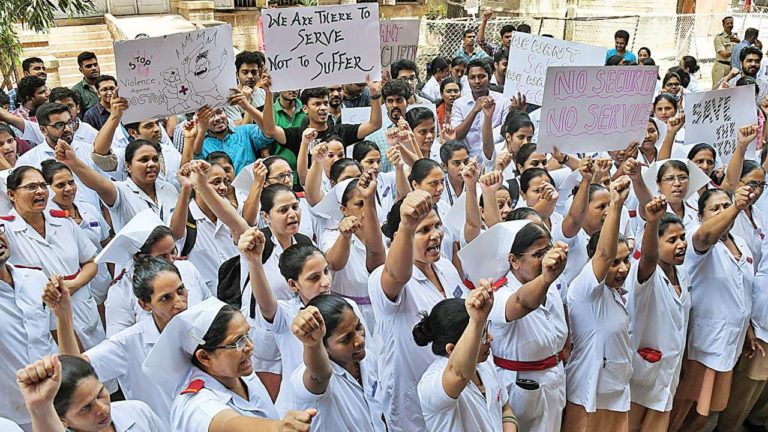 775411-nurses-protest-01